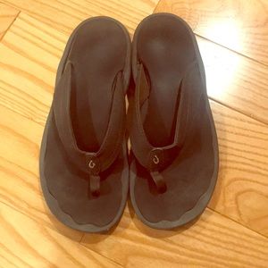 OluKai Ohana flip flops